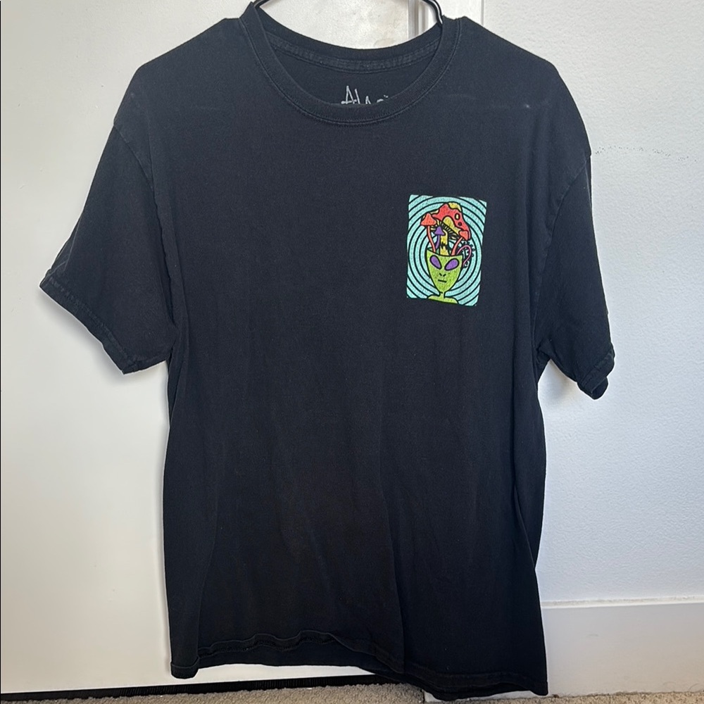 Zumiez Black Graphic T-Shirt Mushroom Psychedelic Alien Expand Your Mind